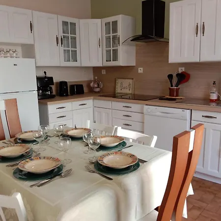 Maison Renovee Proche Vichy : 3 Chambres, Cour Fermee, Inclus, Ideal Curistes Et Activites Naturelles - Fr-1-489-481 Holiday home