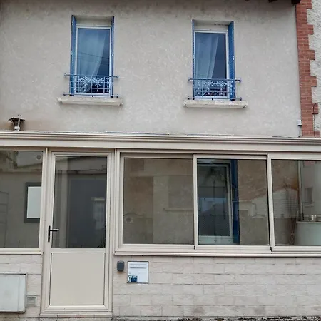 Maison Renovee Proche Vichy : 3 Chambres, Cour Fermee, Inclus, Ideal Curistes Et Activites Naturelles - Fr-1-489-481 *