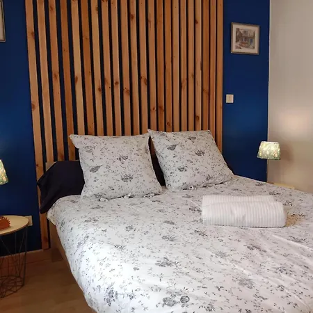 Дом отдыха Maison Renovee Proche Vichy : 3 Chambres, Cour Fermee, Inclus, Ideal Curistes Et Activites Naturelles - Fr-1-489-481