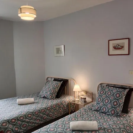 Maison Renovee Proche Vichy : 3 Chambres, Cour Fermee, Inclus, Ideal Curistes Et Activites Naturelles - Fr-1-489-481